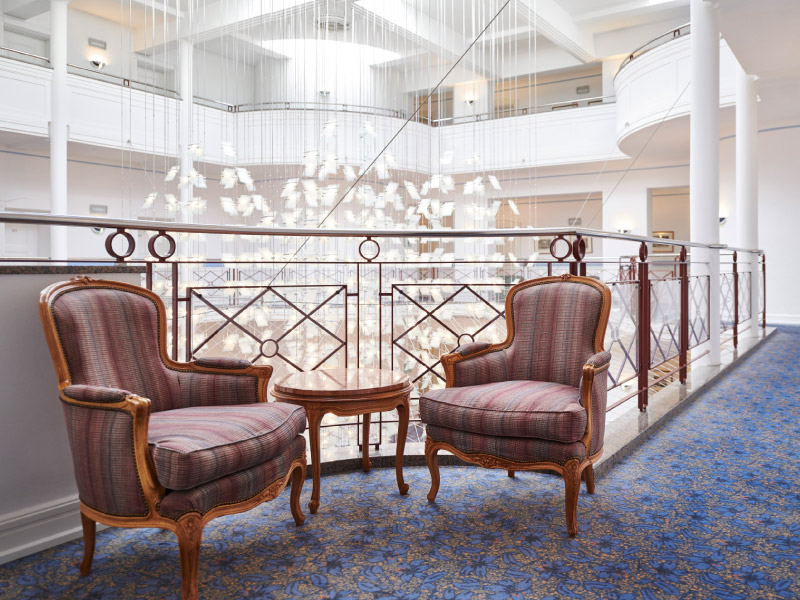 Galerie der Max Grundig Klinik mit Blick auf Atrium