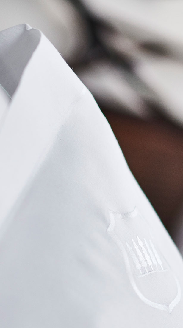 Weißes Kissen in Teilansicht